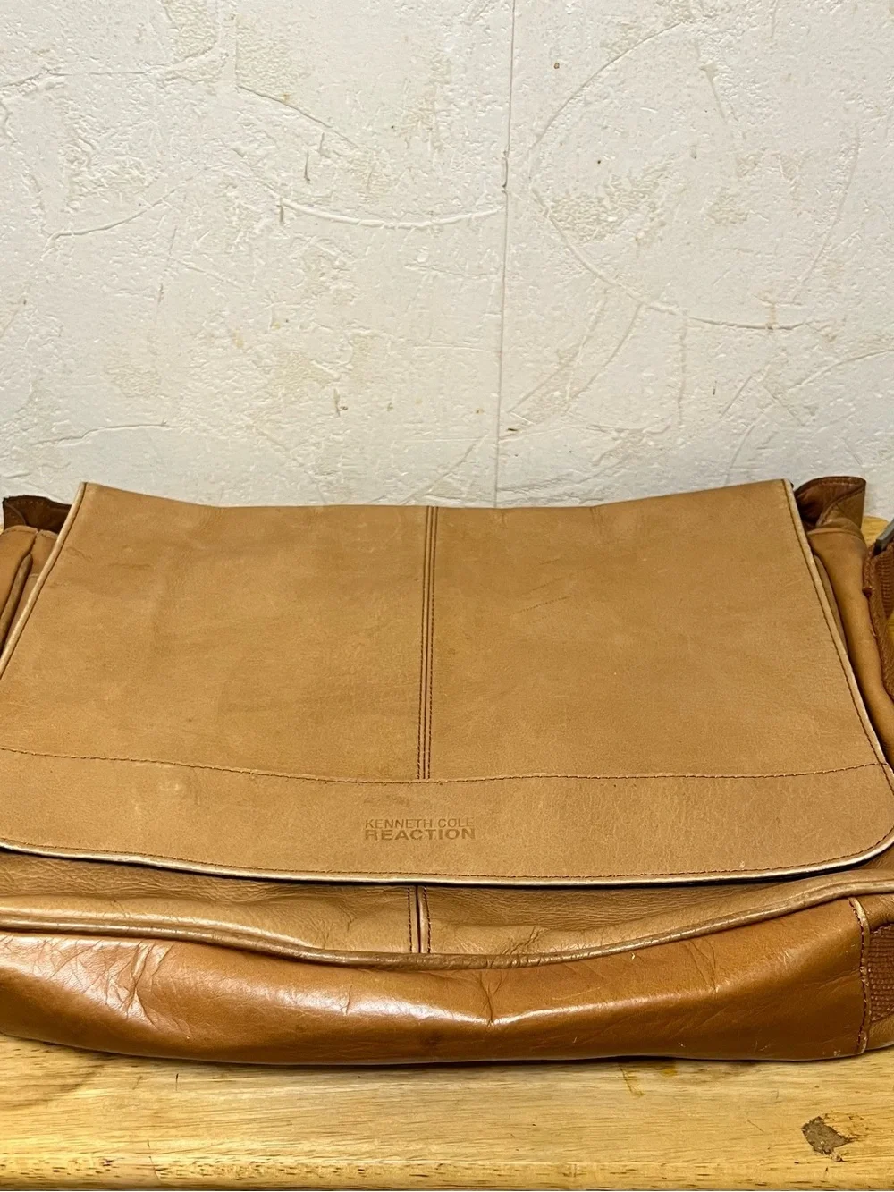Kenneth Cole Reaction Brown Leather Messenger Bag
